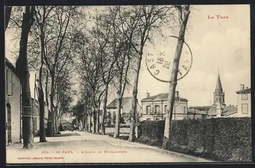 AK St Paul, Avenue de Puylaurens avec rangée d`arbres et église en arrière-plan