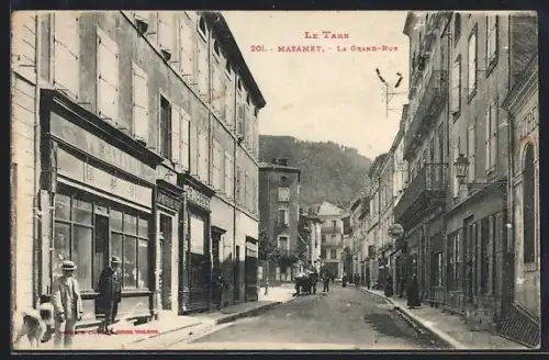 AK Mazamet, La Grand-Rue animée avec passants et bâtiments historiques