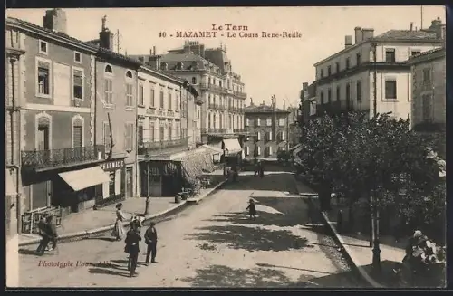 AK Mazamet, Le Cours René-Reille avec passants et bâtiments historiques