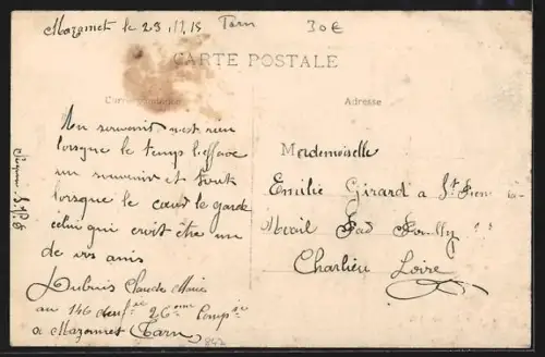 AK Mazamet, Place de l`Hôtel-de-Ville animée avec foule et marché