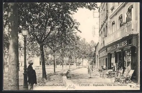 AK Lavaur, Esplanade, Allée des Platanes avec les Nouvelles Galeries