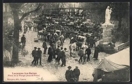 AK Lacaune-les-Bains, Place de la Vierge, Jour de Foire