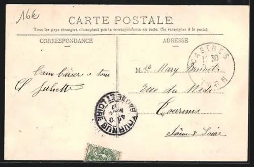 AK Castres, La Rue Gambetta avec charrettes et bâtiments historiques