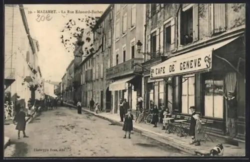 AK Mazamet, La Rue Édouard-Barbey avec le Café de Genève et des passants