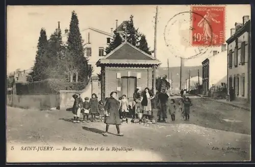 AK Saint-Juery, Rues de la Poste et de la République avec des enfants et un kiosque