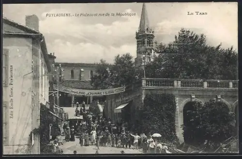 AK Puylaurens /Tarn, Le Plateau et rue de la République avec animation de foule