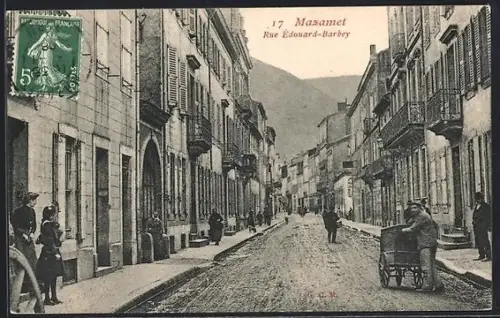AK Mazamet, Rue Edouard-Barbey animée avec passants et charrette