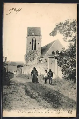 AK Saint-Léger-en-Yvelines, L`Église et passants sur le chemin