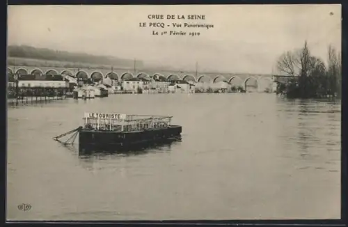 AK Le Pecq, Crue de la Seine, Vue panoramique avec péniche Le Touriste et viaduc en arrière-plan