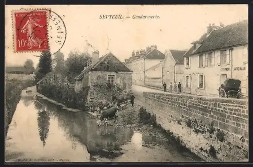 AK Septeuil, Gendarmerie et rivière avec chevaux et villageois