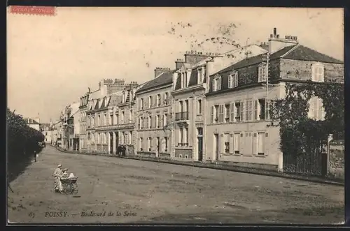 AK Poissy, Boulevard de la Seine avec passants et maisons alignées