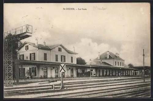 AK St-Dizier, La Gare, Bahnhof von den Schienen gesehen