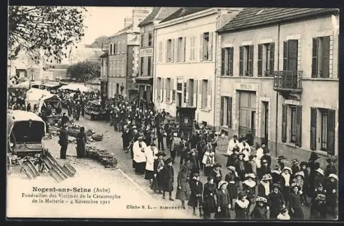 AK Nogent-sur-Seine /Aube, Funérailles des Victimes de la Catastrophe de la Malterie, 1911