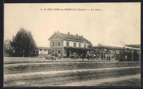 AK St-Hilaire-au-Temple, La Gare, Blick zum Bahnsteig am Bahnhof