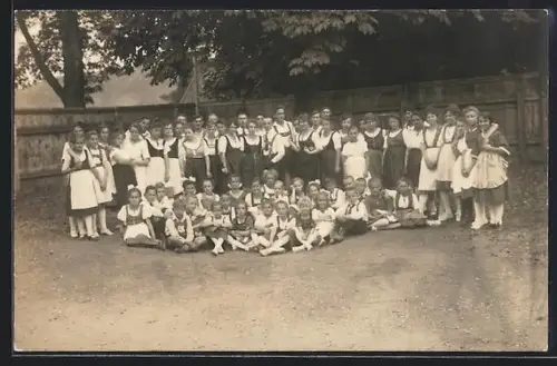 Foto-AK Bruck a. M., 1. Kreisturnfest 1921, Gruppenbild mit Erwachsenen und Kindern