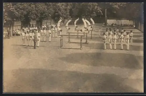 Foto-AK Bruck a. M., 1. Kreisturnfest 1921, Turner an Barren