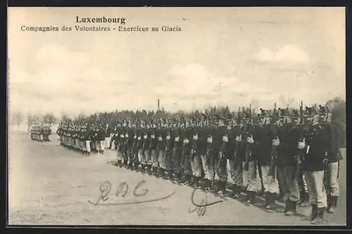 AK Luxembourg, Compagnies des Volontaires, Exercices au Glacis