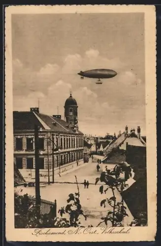 AK Fischamend, Zeppelin über der Volksschule