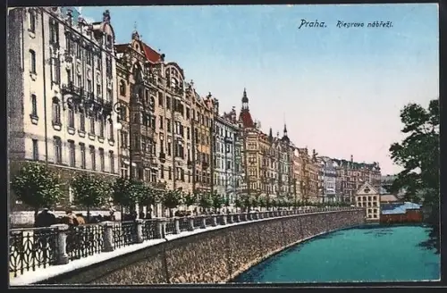 AK Prag, Riegrova nábrezi, Uferpartie am Fluss, Leute