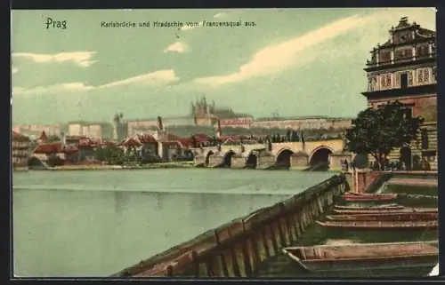 AK Prag / Praha, Karlsbrücke und Hradschin vom Franzensquai aus gesehen
