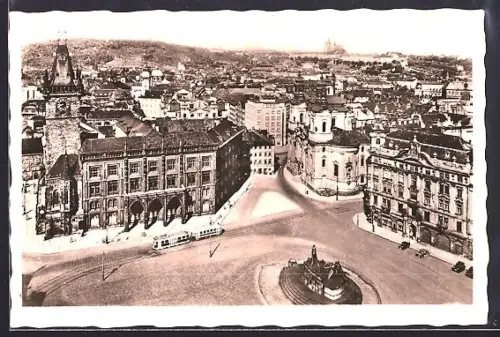 AK Prag / Praha, Altstädter Ring mit Strassenbahn aus der Vogelschau