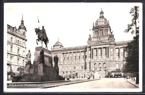 AK Prag / Praha, Denkmal vor dem Nationalmuseum