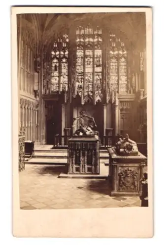 Fotografie Bullock Brothers, Leamington Spa, Ansicht Warwick, Innenansicht der Beauchamp Chapel mit Grab