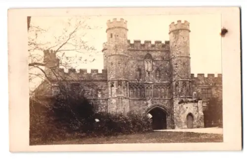 Fotografie unbekannter Fotograf, Ansicht Battle, Gateway of Battle Abbey