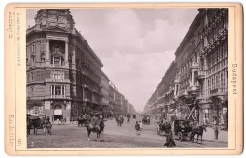 Fotografie Diwald Karoly, Budapest, Ansicht Budapest, Adrasy ui, Blick in die Andrasy Strasse