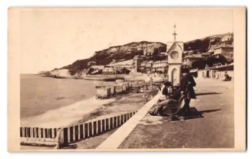 Fotografie unbekannter Fotograf, Ansicht Ventnor / I.O.W., Promenade mit Badekarren