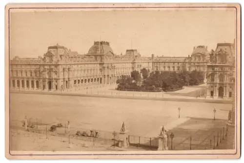 Fotografie unbekannter Fotograf, Ansicht Paris, Blick auf den Louvre
