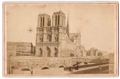 Fotografie unbekannter Fotograf, Ansicht Paris, Blick über den Kanal auf Notre Dame de Paris