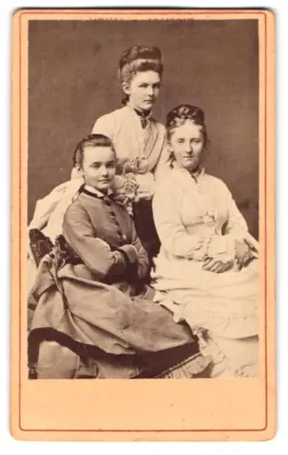 Fotografie Königin Marie von Bayern mit ihren Schwestern Luise Margareta von Preussen und Elisabeth Anna von Preussen
