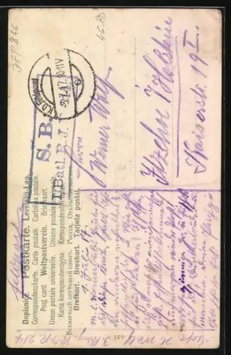 AK Drei Dackel beäugen eine Maus in der Falle auf einem Gehöft