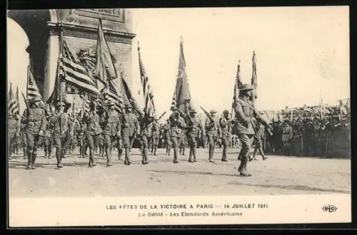 AK Les fetes de la Victoire a Paris 1919, le Defile, les etendards americains