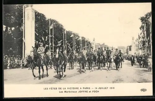 AK Paris, Siegesparade / Fete de la Victoire 14. Juli 1919, Les Marechaux Joffre et Foch