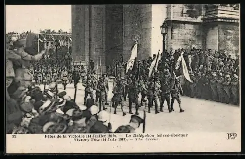 AK Paris, Siegesparade / Fete de la Victoire 1919, Le Défilé - Troupes la Délégation tchéco-slovaque