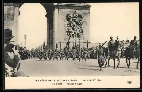 AK Paris, Siegesparade / Fete de la Victoire 14. Juli 1919, Le Defile - Troupes Belges, Arc de Triomphe