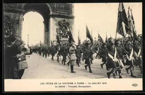 AK Paris, Les fêtes de la victoire 14.7.1919, le défilé, troupes ecossaises
