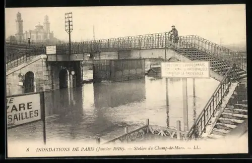 AK Paris, Station du Champ-de-Mars