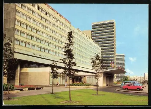 AK Halle /Saale, Platz vor dem Interhotel Stadt Halle