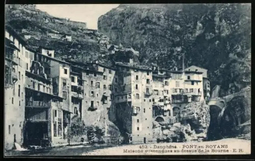 AK Pont-en-Royans, Maisons suspendu au-dessus de la Bourne