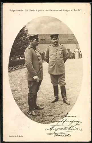 AK Kaiser Wilhelm II. in Uniform mit Orden posiert nebst Generalfeldmarschall Paul v.Hindenburg mit Zigarette in Uniform