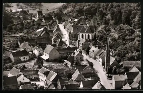 AK Imsweiler /Pfalz, Luftaufnahme mit Kath. Pfarrkirche und den Prost. Läuteturm