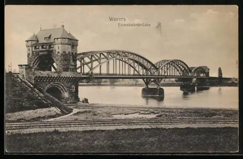 AK Worms, Eisenbahnbrücke vom Ufer aus gesehen
