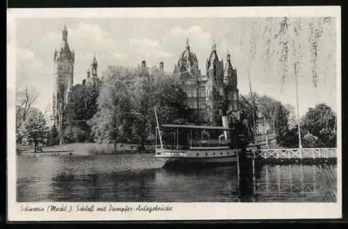 AK Schwerin /Meckl., Schloss mit Dampfer-Anlegebrücke