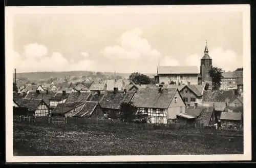 AK Benneckenstein /Harz, Ortsansicht mit Kirche und Fachwerkhaus