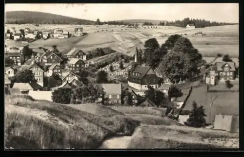 AK Heubach / Hildburghausen, Ortsansicht mit Kirche und umliegenden Häusern
