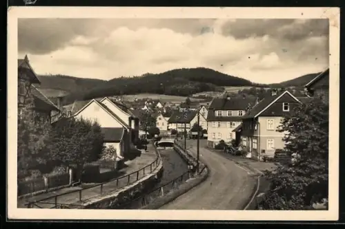 AK Floh b. Schmalkalden, Ortsansicht mit Bach und Wohnhäusern