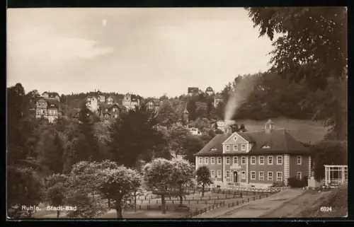 AK Ruhla in Thür., Blick auf das Stadtbad und die Villen im Hintergrund